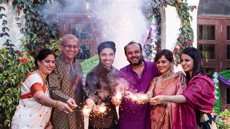Diwali 2023 : दिवाळीत फटाके का उडवले जातात? जाणून घ्या फटाके आणि ...