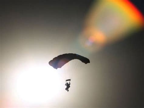 2 Indian Air Force officers jump from 17,000 feet, break their own ...