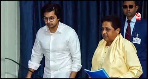 Akash Anand को BSP से निष्कासित करने की मंशा, बसपा के खिसकते