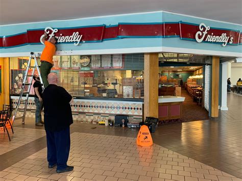 Mayor offers jobs to Friendly’s Restaurant employees in Oswego affected ...