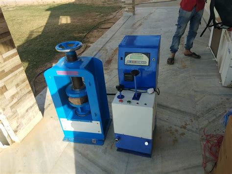 Compression Testing Machine 的图像结果