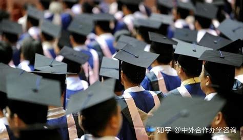 您确定青岛大学的本科中外合办也就是名义上的二本交三本学费的那种最终颁发的毕业证和一本的一样吗-