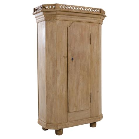 Old wooden cabinet For Sale at 1stDibs