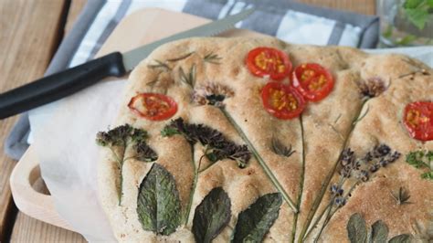 Flower Focaccia ⋆ Miss Broccoli