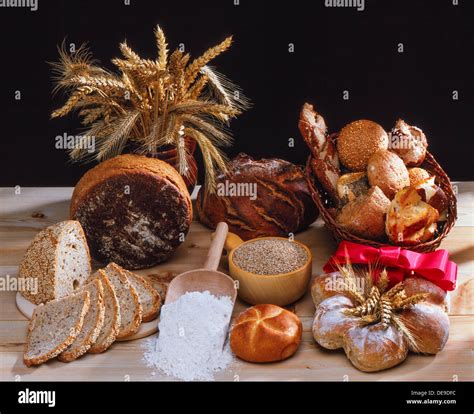 Various types bread rolls hi-res stock photography and images - Alamy