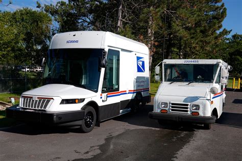 USPS' long-awaited new mail truck makes its debut to rave reviews from ...