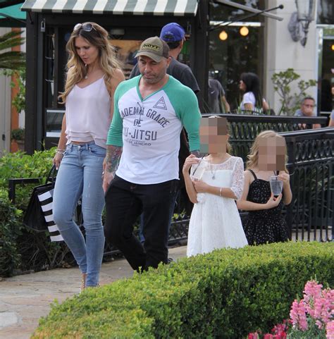 Joe Rogan makes shock confession he likes to be high around his ...