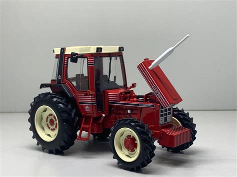 IH 1056 XL Stries - 1:32 | Agrofun