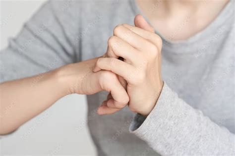 Cracking Your Fingers: Harmless Habit or Hidden Joint Risk ...