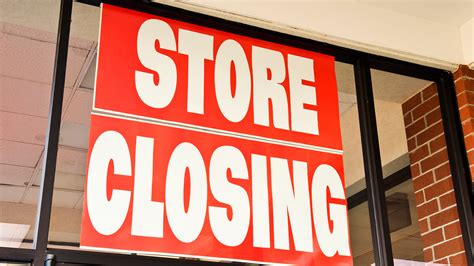 Famous bookstore chain with 600 locations closing store doors for good ...