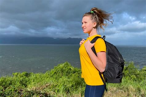 Girls Backpack Hiking 的图像结果