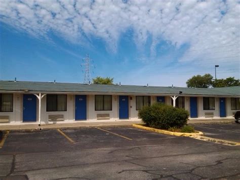 TRAVELODGE BY WYNDHAM BENTON HARBOR MI - Motel Reviews & Photos ...