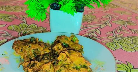 Palak ke pakode!! Recipe by almas.fatima - Cookpad