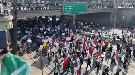 Anti-ICE activists block LA freeway while waving Mexican flags | The ...