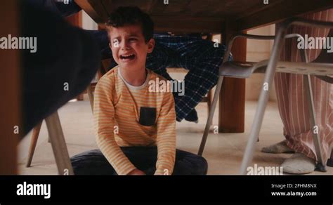 Lean Over Table Crying 的图像结果