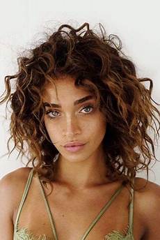 Hairstyles For Curly Hair by 28 Haircuts For Curly Hair Crazyforus Hairstyles For Curly Hair