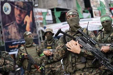 哈马斯数百名战斗人员在加沙城游行，其领导人公开露面