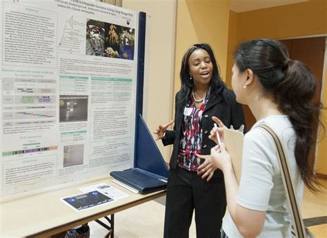 Conference Poster Session 的图像结果
