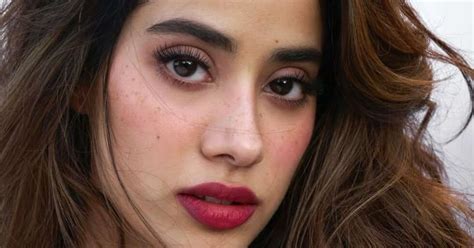 Is Your Waterproof Mascara Making Your Natural Lashes Fall Out? | Femina.in