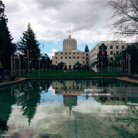 Oregon State Capitol Building Salem Oregon High-Res Stock Photo - Getty ...