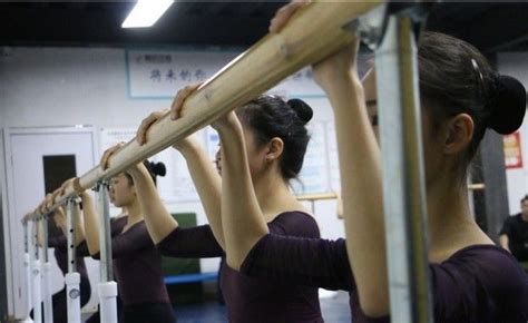 孩子学跳舞，如何练就优雅的气质？_2024舞蹈艺考最新资讯-舞蹈艺考培训就在舞研艺考！