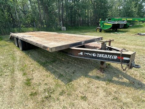 2006 Trailtech Pindle hitch Tandem Dually Flat Deck Trailer, 22ft. Deck, 5ft. Beaver Tails & Ramps s