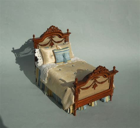 CANE BED