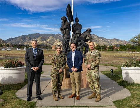 The Principal Cyber Advisor to the Secretary of the Army visits NETCOM ...