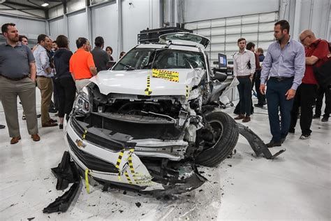 Ford Crash-Test IIHS 的图像结果