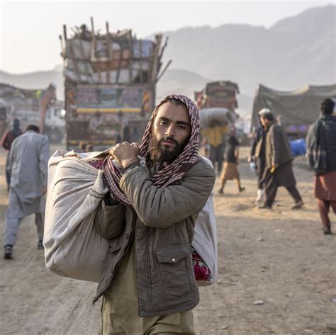 Afghan Army Chief Hits Out at Pakistan, Calls Durand Line 'Imaginary'