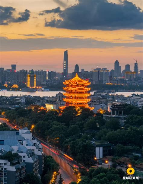 武汉重启一周年，这座崛起于江与湖之上的城市，越挫越勇……|武汉_新浪新闻