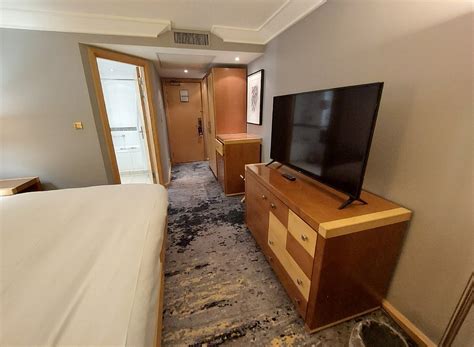 DOUBLETREE BY HILTON SWINDON - Hotel Reviews, Photos, Rate Comparison ...