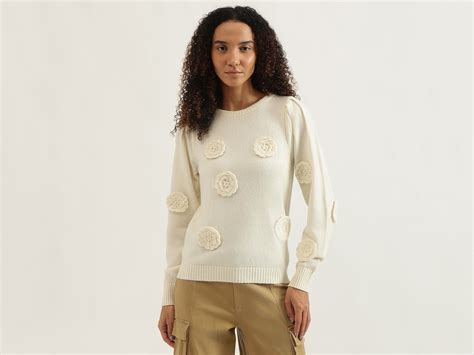 Round Neck Applique Sweater – United Colors of Benetton Store