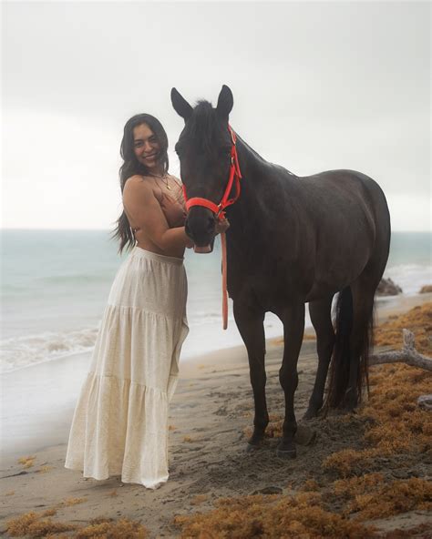 Anais Molina 🇵🇷 | Modo PRINCESS 👑🩵 @youngla / @younglaforher - code ANAIS... | Instagram