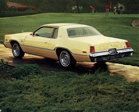 Old Cars Canada: 1977 Dodge Monaco and Royal Monaco