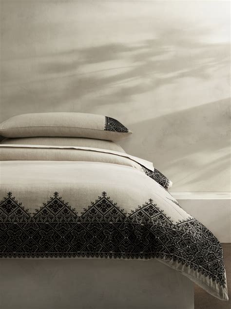 Heirloom Embroidery Duvet Cover | Banana Republic