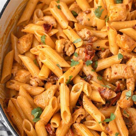 Easy Chipotle Chicken Pasta Recipe – Quick & Creamy