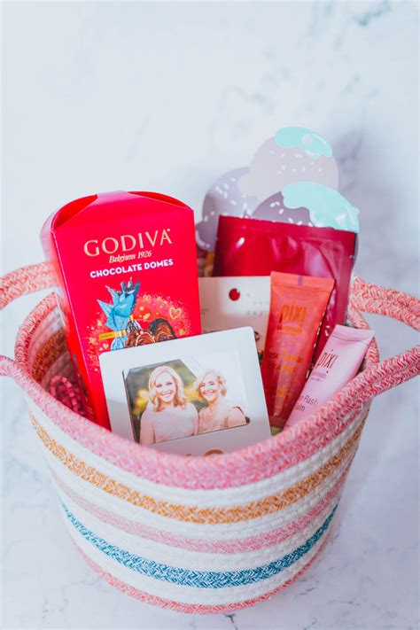 Basket Ideas For Mom at John Moses blog