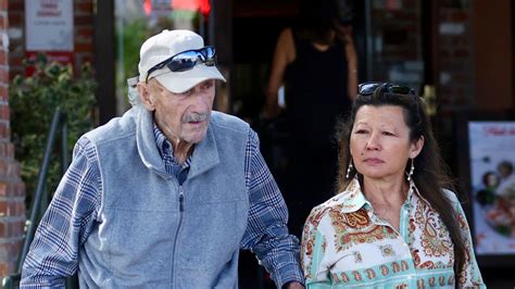 La muerte de Gene Hackman: la puerta abierta, un cuerpo “momificado” y ...