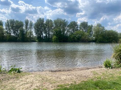 LALEHAM CAMPING CLUB (Staines) - Campground Reviews & Photos - Tripadvisor