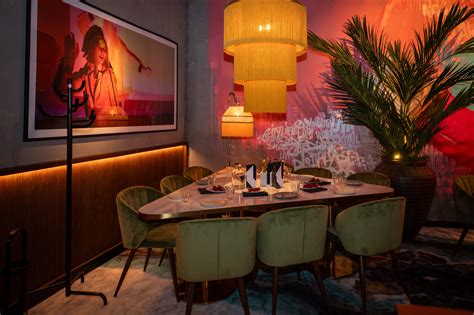 V zet opmars verder met opening van V Modern Italian in modehart van ...