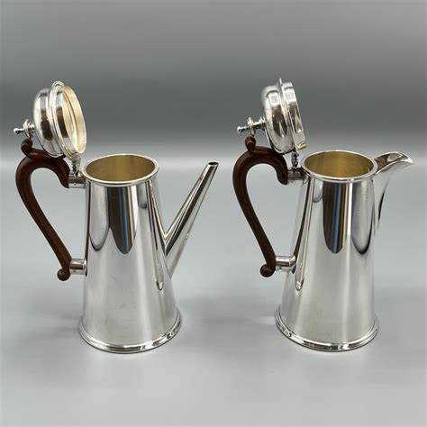 Edwardian Quality Silver Plated Coffee Pot & Hot Water Jug Set
