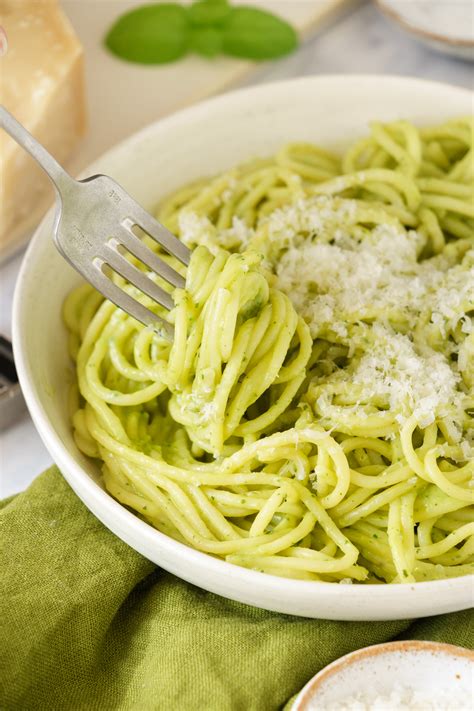 15-Minute Avocado Pasta Sauce - Gathering Dreams