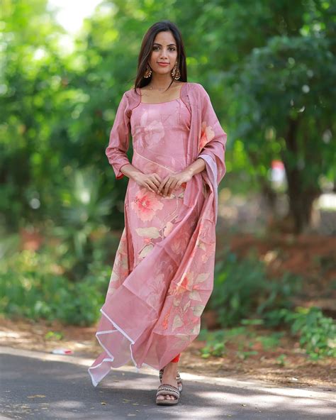 Poondhottam Kurthi Top and Dupatta – Suva Attire