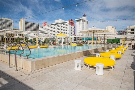 Downtown Grand Hotel Pool: Pictures & Reviews - Tripadvisor