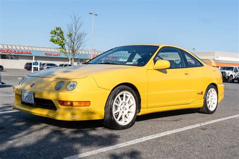 Acura Integra Type R Yellow