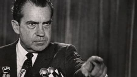 尼克松是美国第一位自动辞职的总统，他为什么要这么选择_百度知道