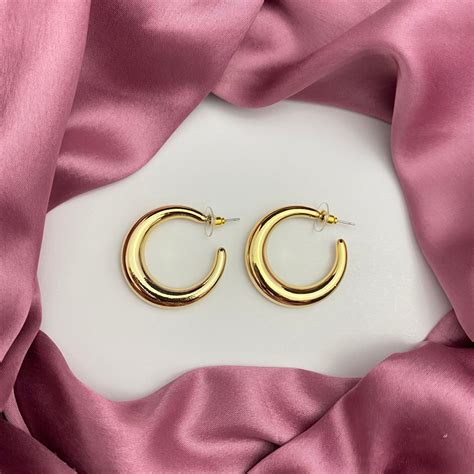 Golden Chunky Korean Hoop Earring – Glossy Lust