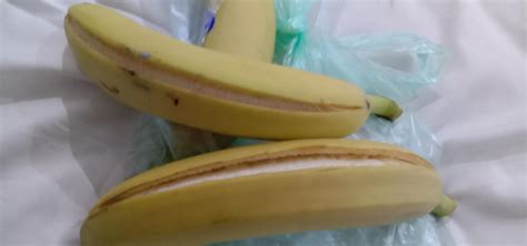 I bought some bananas and when I got home I noticed that they were like this, are they safe to ... - are they safe to eat