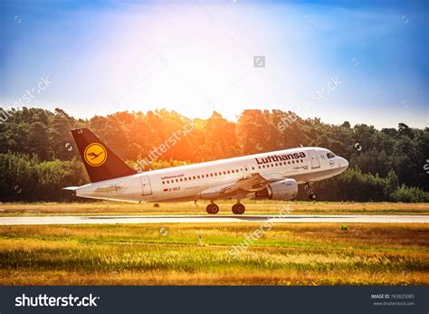 8,557 Lufthansa Engine Images, Stock Photos & Vectors | Shutterstock